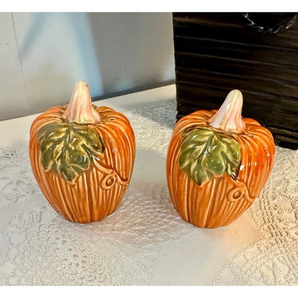 Pumpkin Salt & Pepper Shaker Set Holiday Fall Thanksgiving Decor - Picture 3 of 5